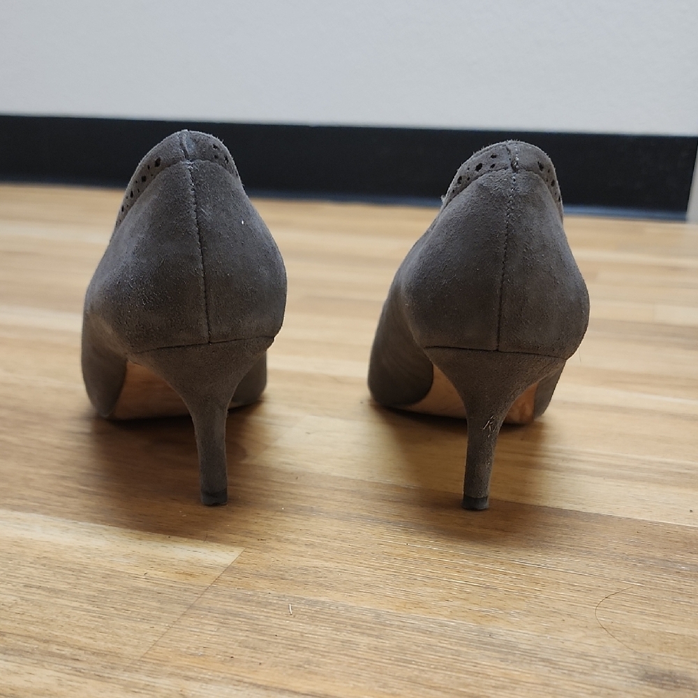 Ann Taylor Gray Heels with Pointed Toe and Medium Heel - Picture 3 of 5